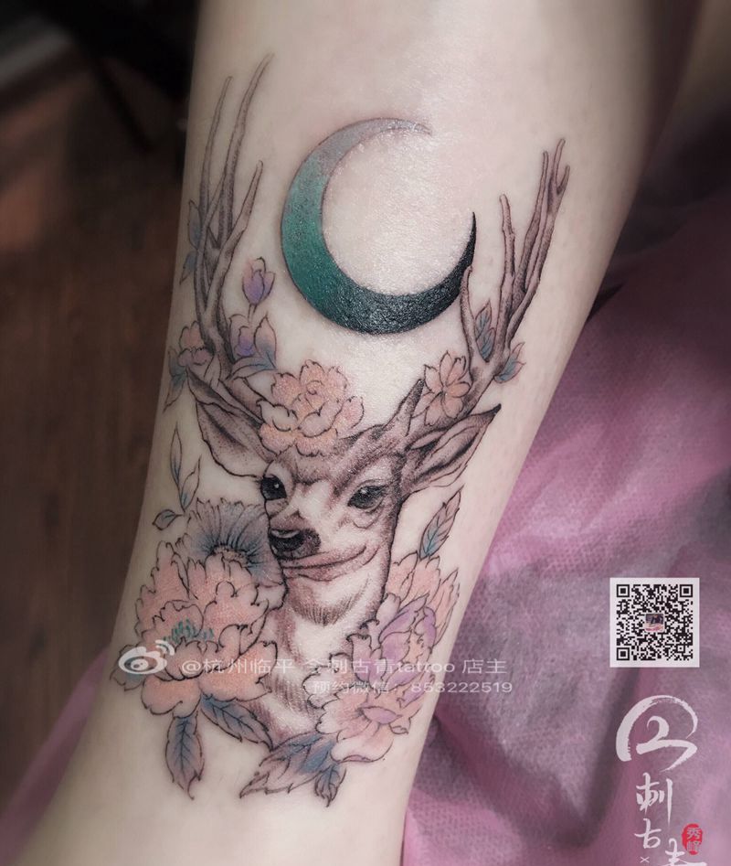 小鹿小鹿纹身图片_腿部几何水彩鹿纹身图案