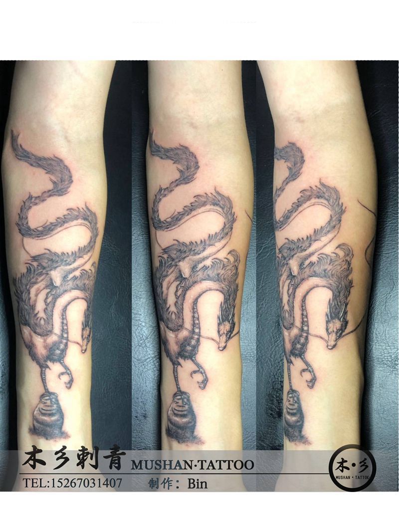 千与千寻白龙纹身图片_手部纹身图案
