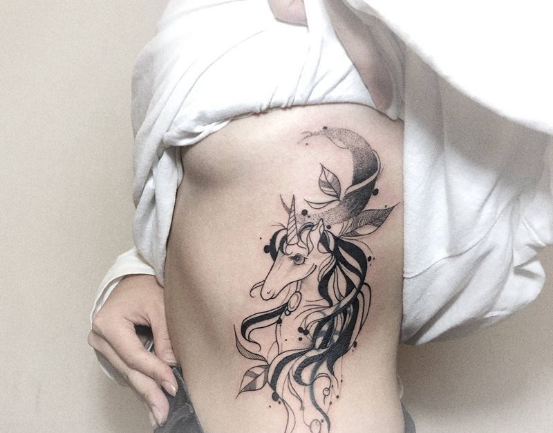 独角兽纹身图片_腰部纹身图案