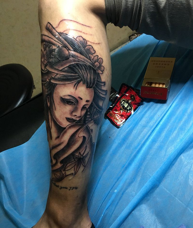 艺伎纹身图片_腿部新传统纹身图案