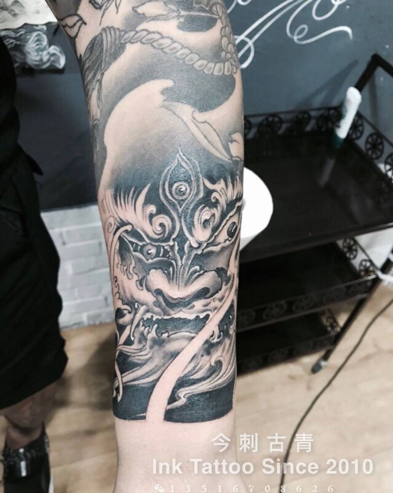 接九分纹身图片_传统鬼神手臂纹身图案