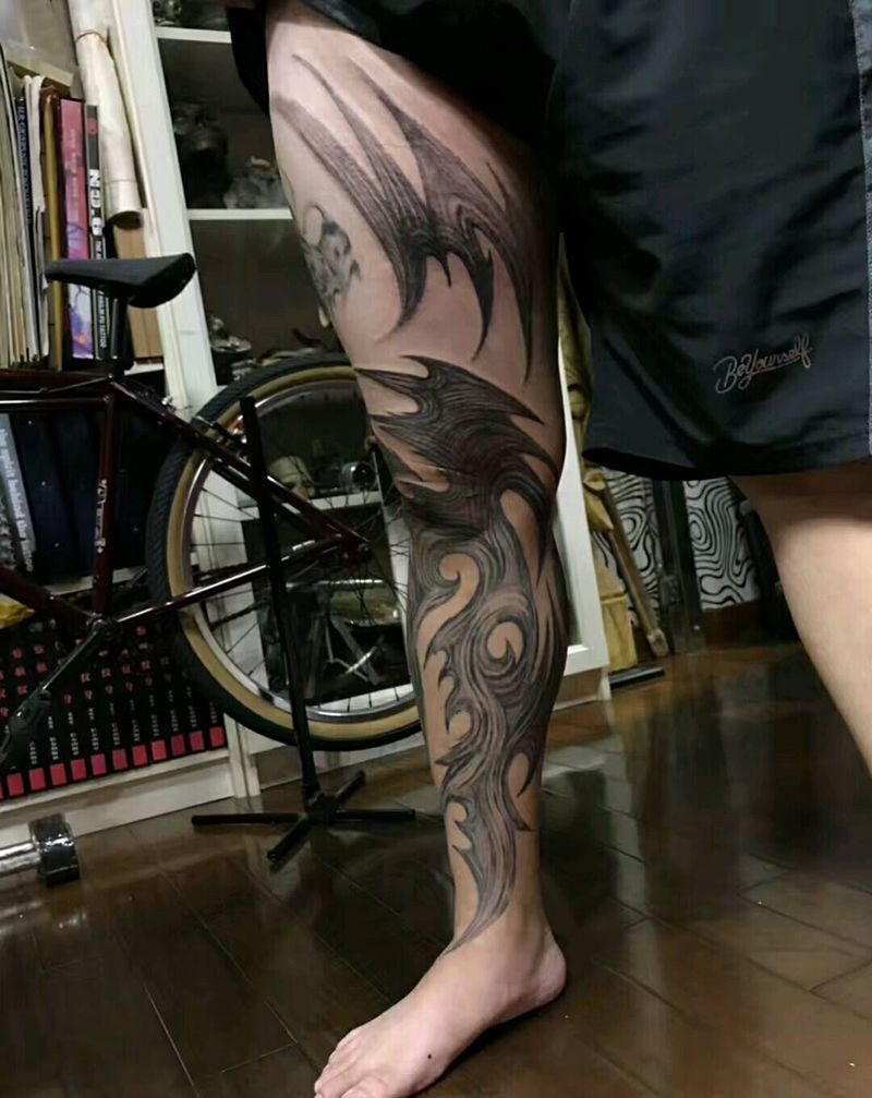 龙图腾纹身图片_腿部图腾纹身图案