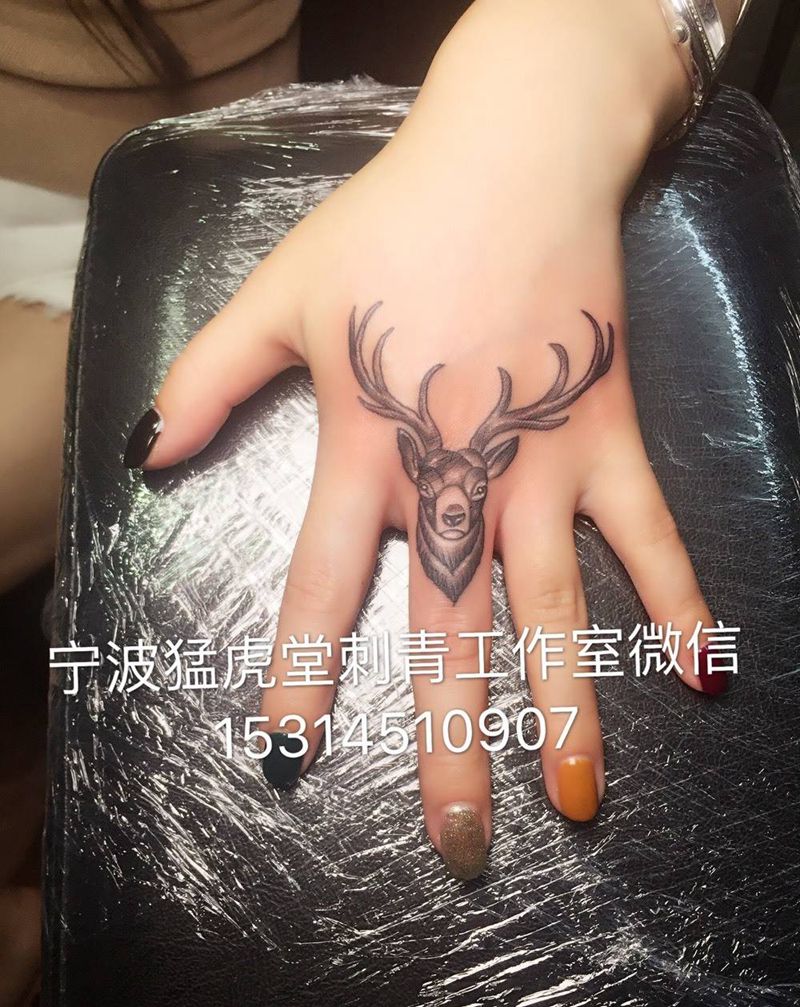 鹿纹身图片_成品颈部肩部胸部手臂腿部手部欧美传统动物纹身图案