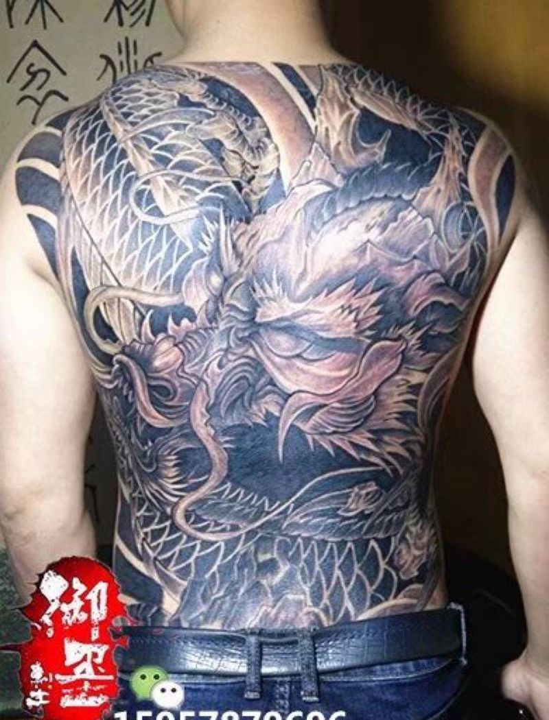 满背龙纹身纹身图片_鬼神宗教动物传统成品背部纹身图案