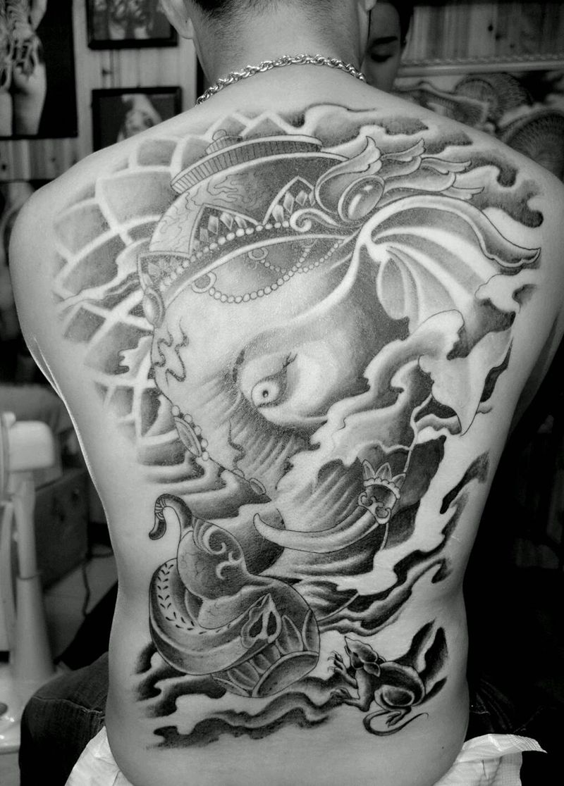满背象神纹身纹身图片_肩部背部欧美写实动物鬼神宗教原创成品纹身图案