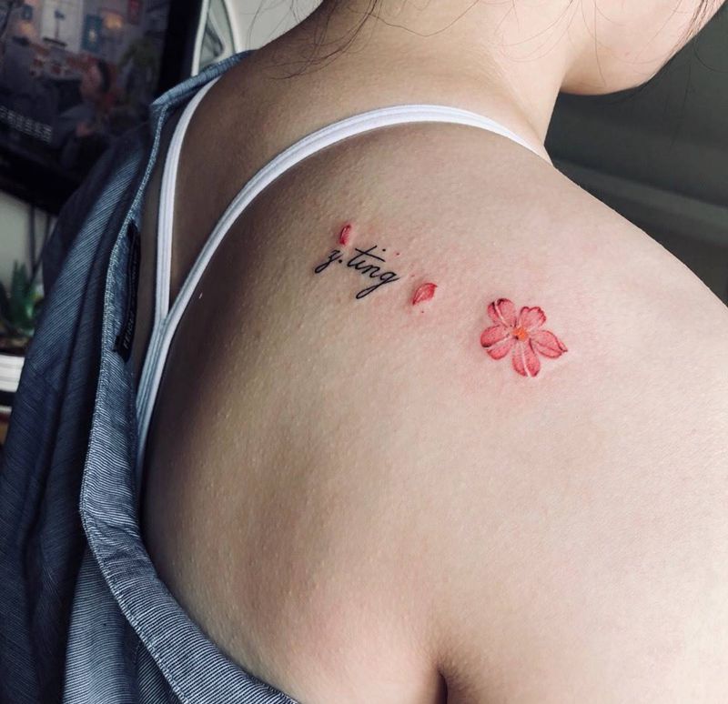 樱花字母纹身图片