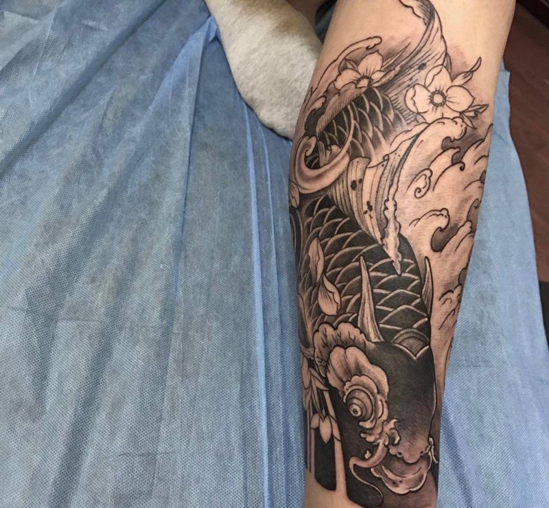 小腿鲤鱼纹身图片