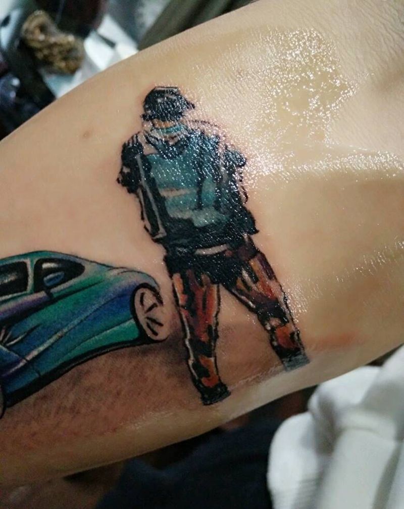 彩色小车纹身图片_手臂欧美人物原创成品纹身图案