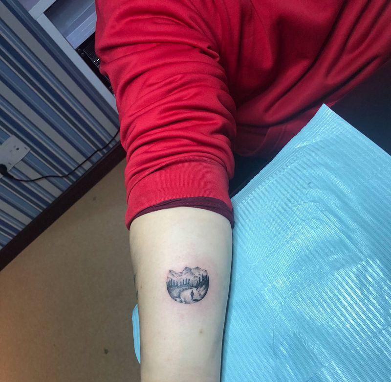 一个人的旅行纹身图片_手臂点刺纹身图案