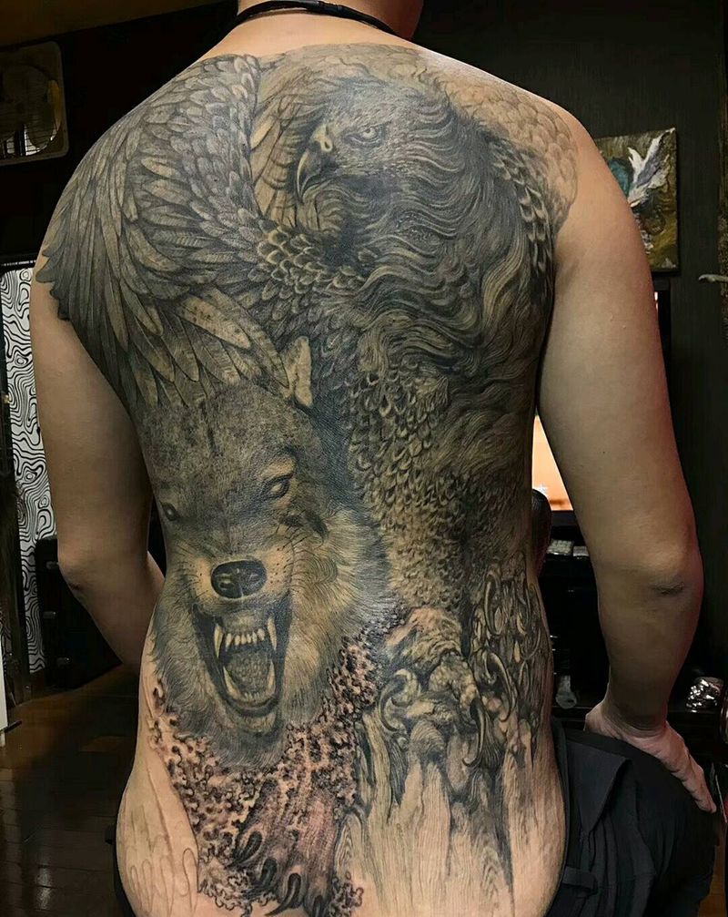 满背纹身图片_背部老传统纹身图案