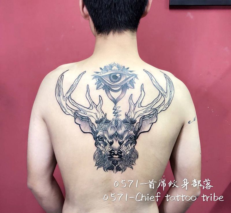 点刺鹿头纹身图片