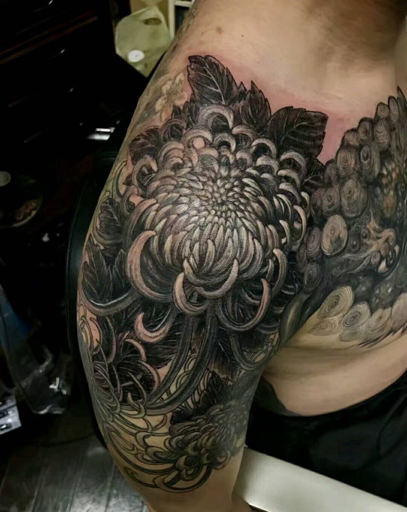 富贵菊纹身图片_肩部手臂植物原创纹身图案