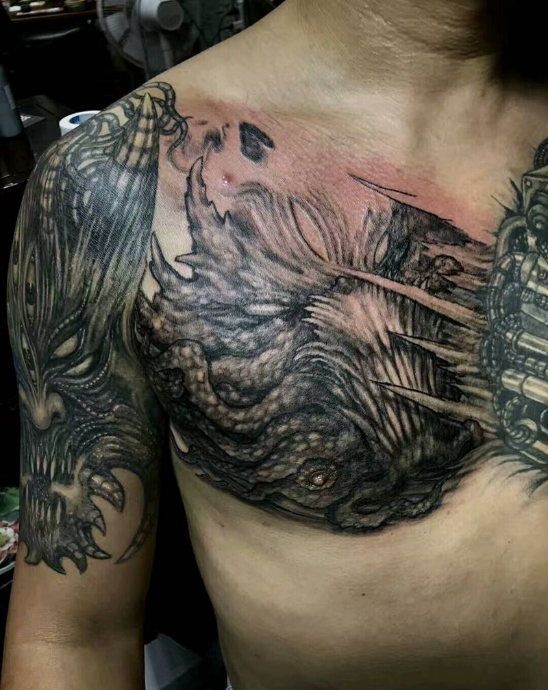 异形纹身图片_胸部原创纹身图案