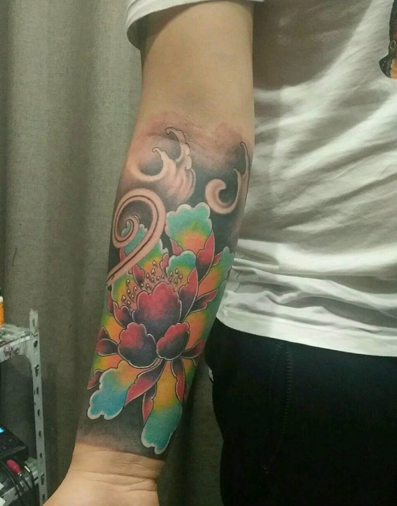 包小臂――牡丹纹身图片_手臂传统植物成品纹身图案