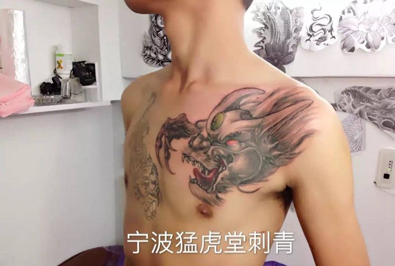 龙头纹身图片_肩部胸部背部手臂传统写实鬼神动物成品纹身图案