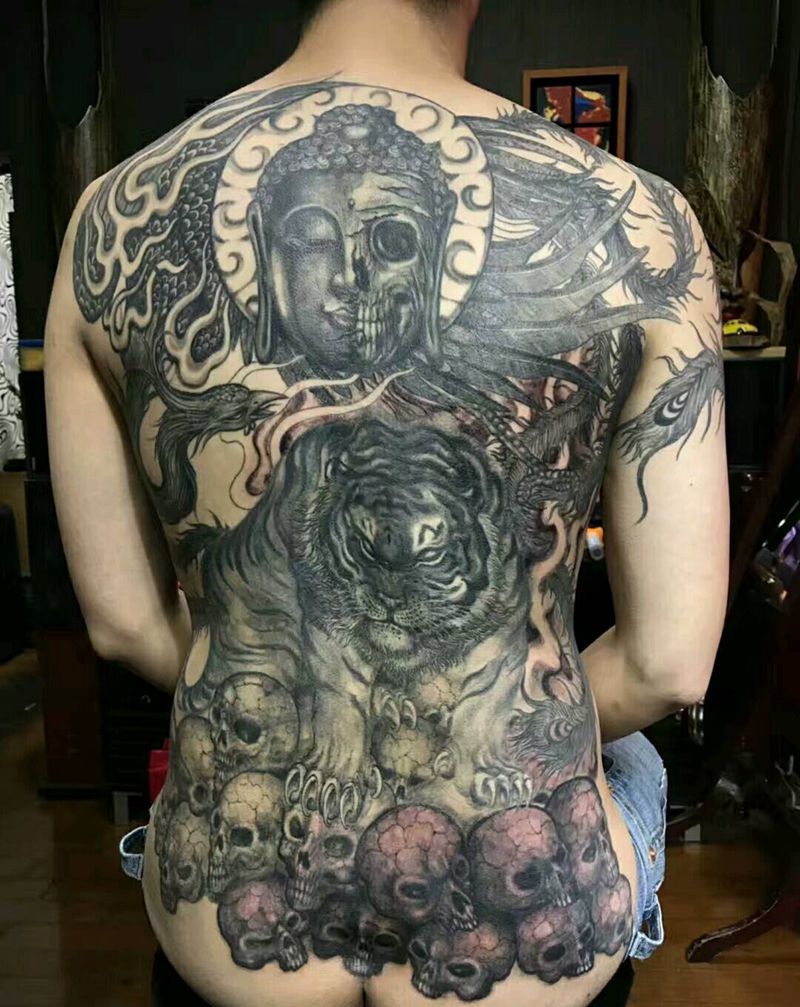 满背纹身图片_背部原创纹身图案