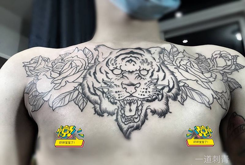 虎头胸花纹身图片_胸部动物欧美纹身图案