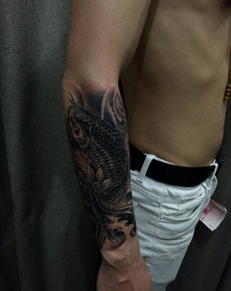 小臂锦鲤纹身图片_手臂传统动物成品纹身图案