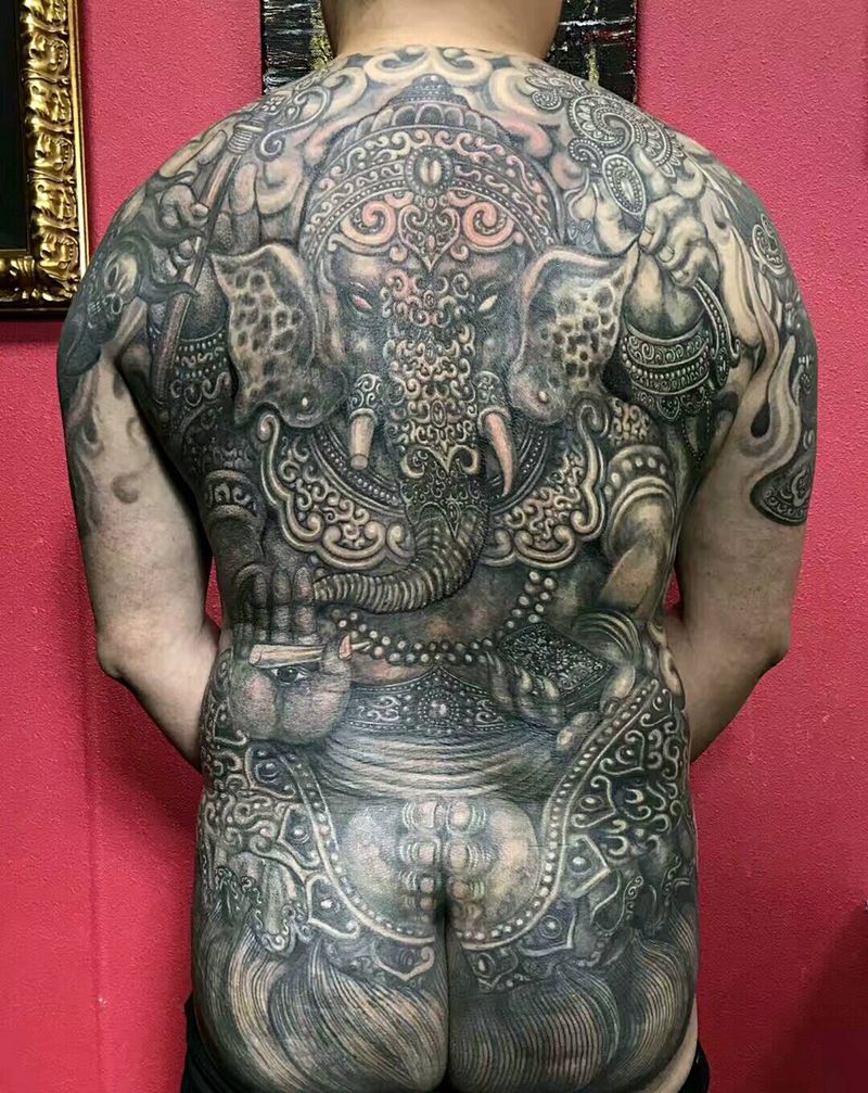 象神纹身图片_背部纹身图案
