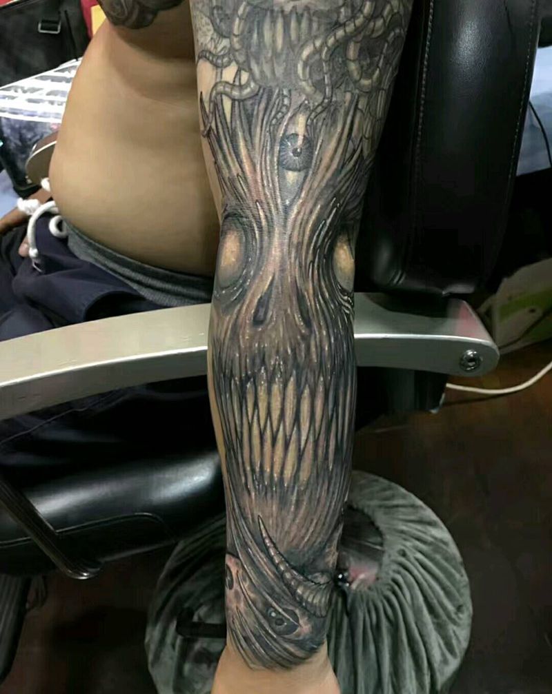 暗黑的吸引力纹身图片_手臂原创暗黑纹身图案