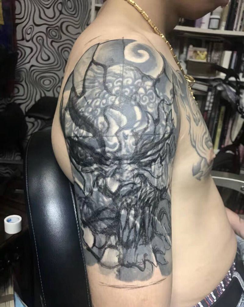 遮盖作品未完成纹身图片_成品手臂传统写实原创遮盖鬼神纹身图案
