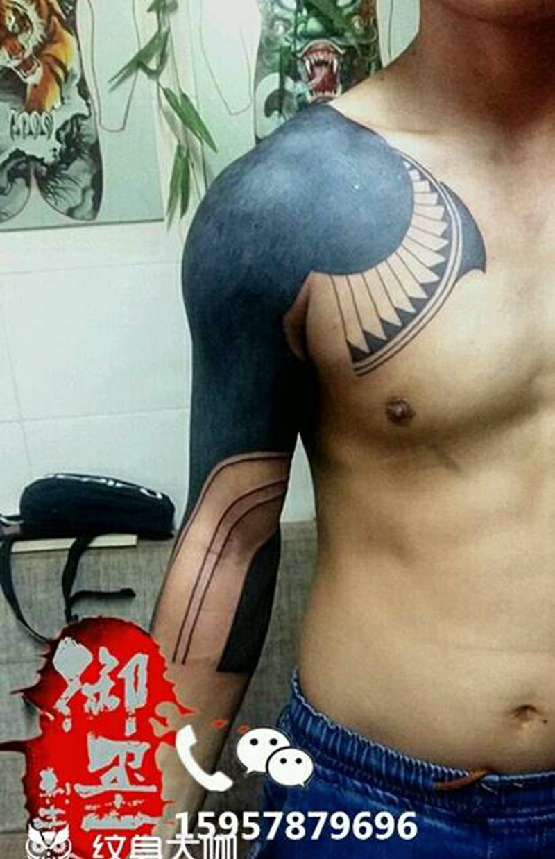 黑臂七分袖纹身图片_肩部手臂图腾黑臂成品纹身图案