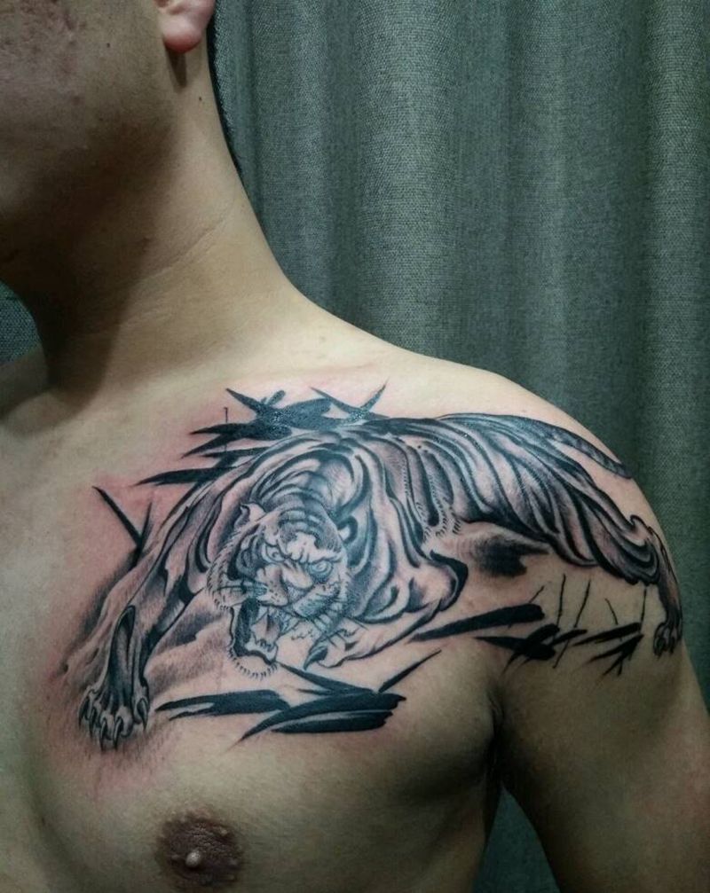 猛虎下山纹身图片_肩部传统动物成品纹身图案