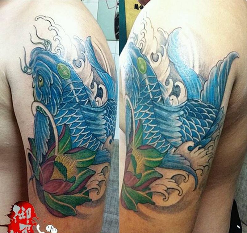 锦鱼遮盖纹身图片_手臂传统动物宗教成品纹身图案