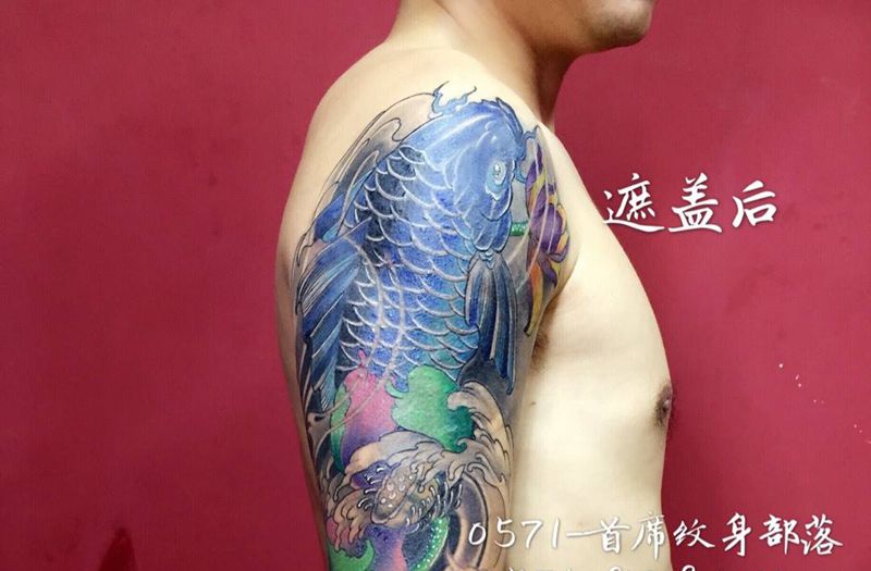 鲤鱼遮盖。纹身图片