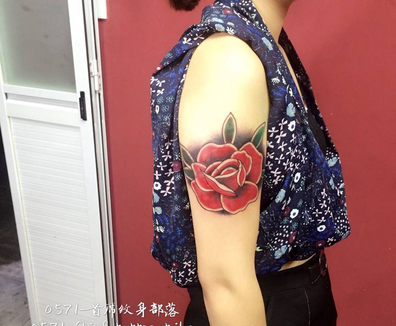 school玫瑰纹身图片