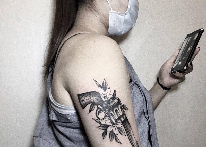 小手枪纹身图片