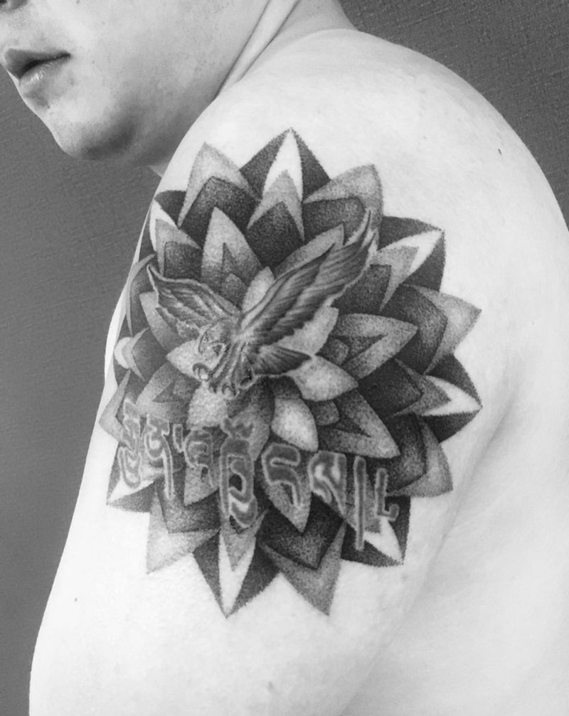 加盖梵花纹身图片_手臂点刺纹身图案