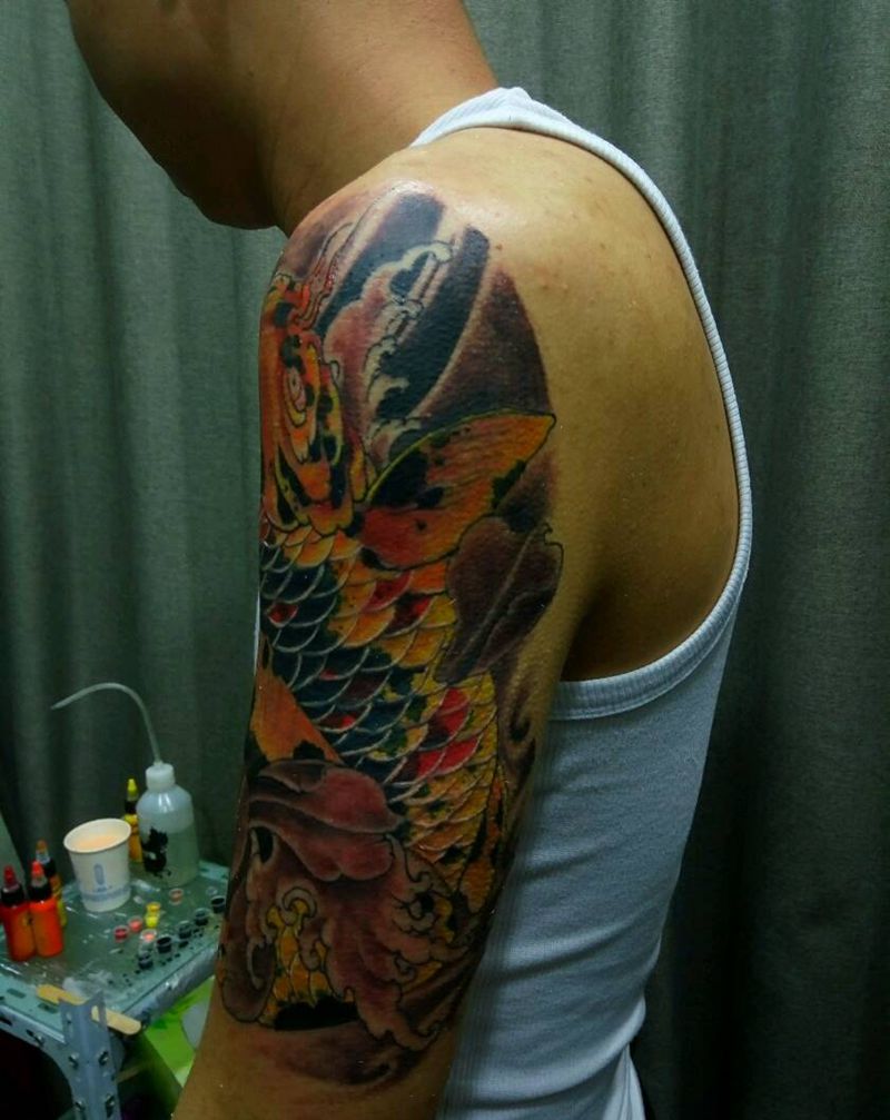 大臂鲤鱼纹身图片_手臂传统习俗动物人物成品纹身图案