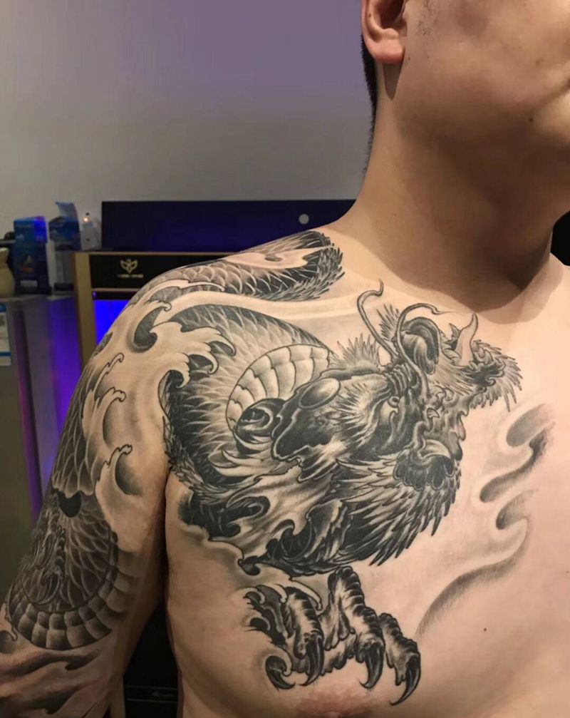 半甲纹身图片_手臂胸部老传统半甲龙纹身图案