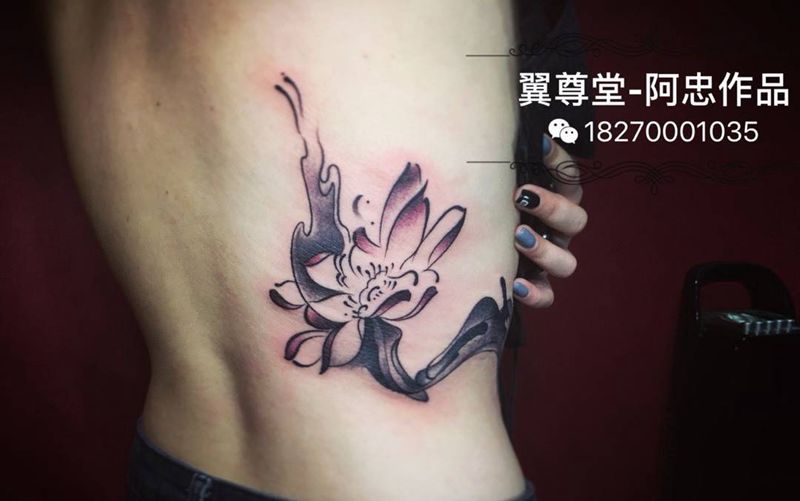 莲纹身图片