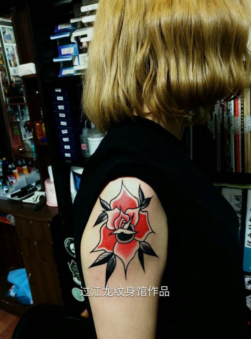 欧美风格花纹身图片