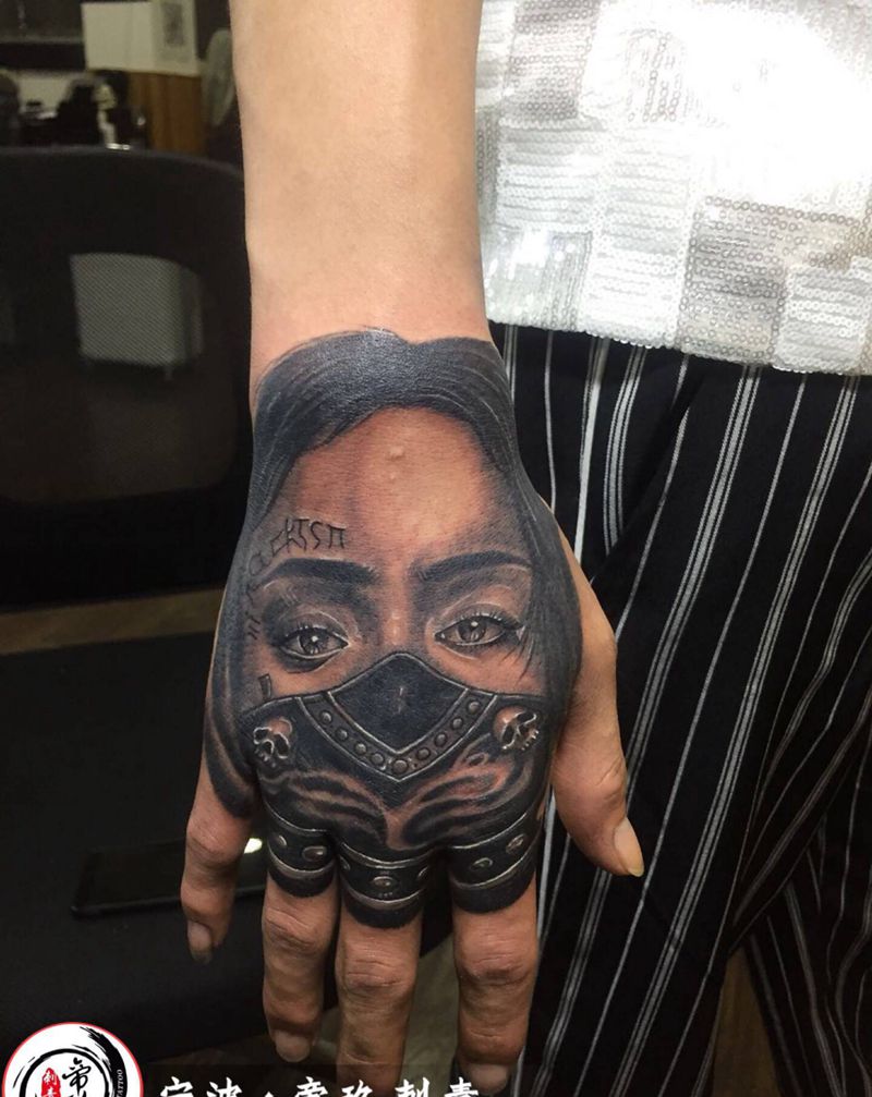 花手纹身图片_手部纹身图案