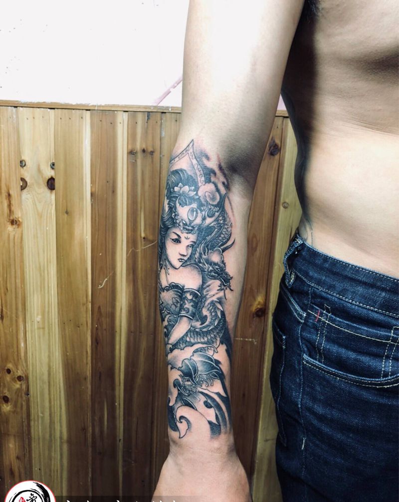 小臂龙姬纹身图片_手臂纹身图案
