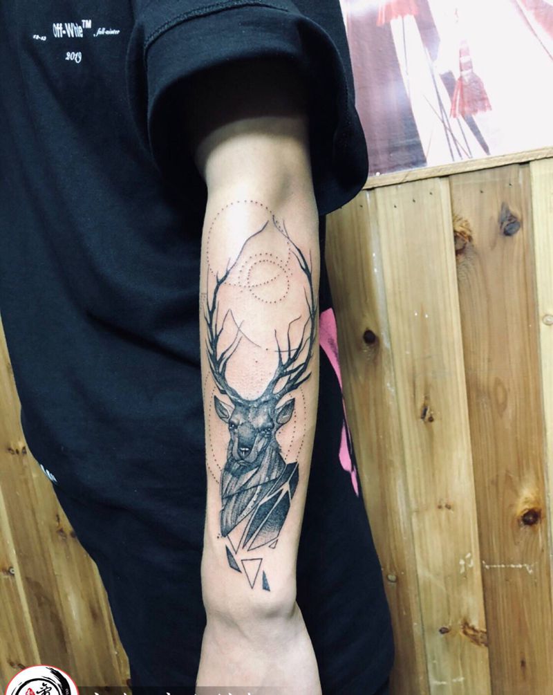小鹿纹身图片_手臂纹身图案