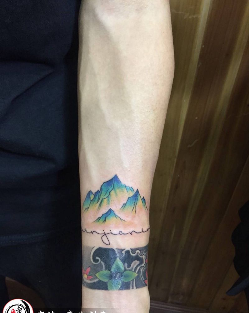 小山纹身图片_手臂纹身图案