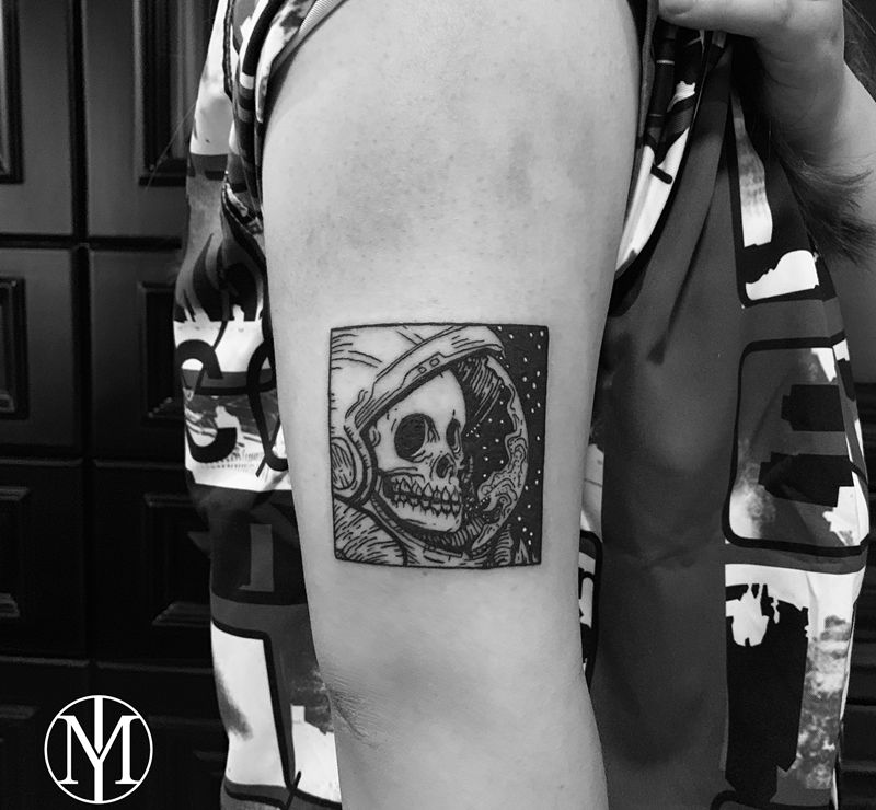 宇航员纹身图片_手臂欧美写实纹身图案