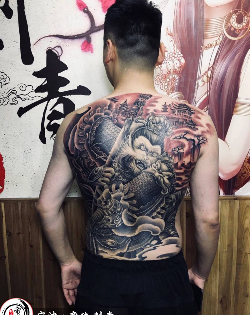 满背斗战胜佛纹身图片_背部新传统纹身图案