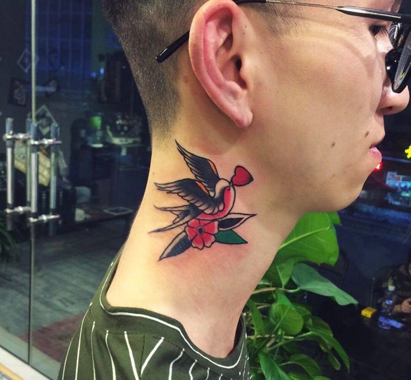 school拼接  燕子纹身图片