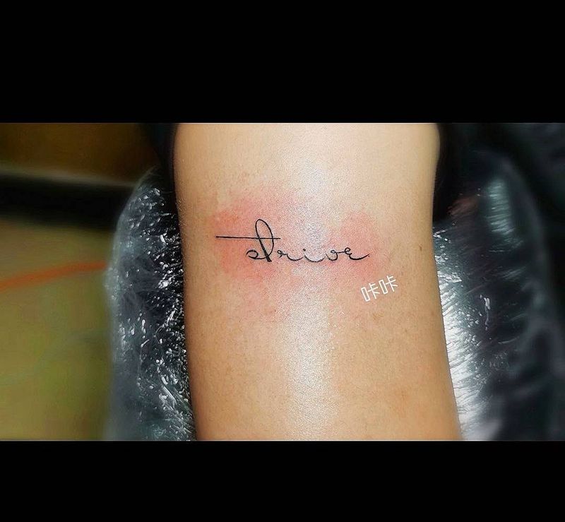 小清新字母纹身图片_手臂纹身图案