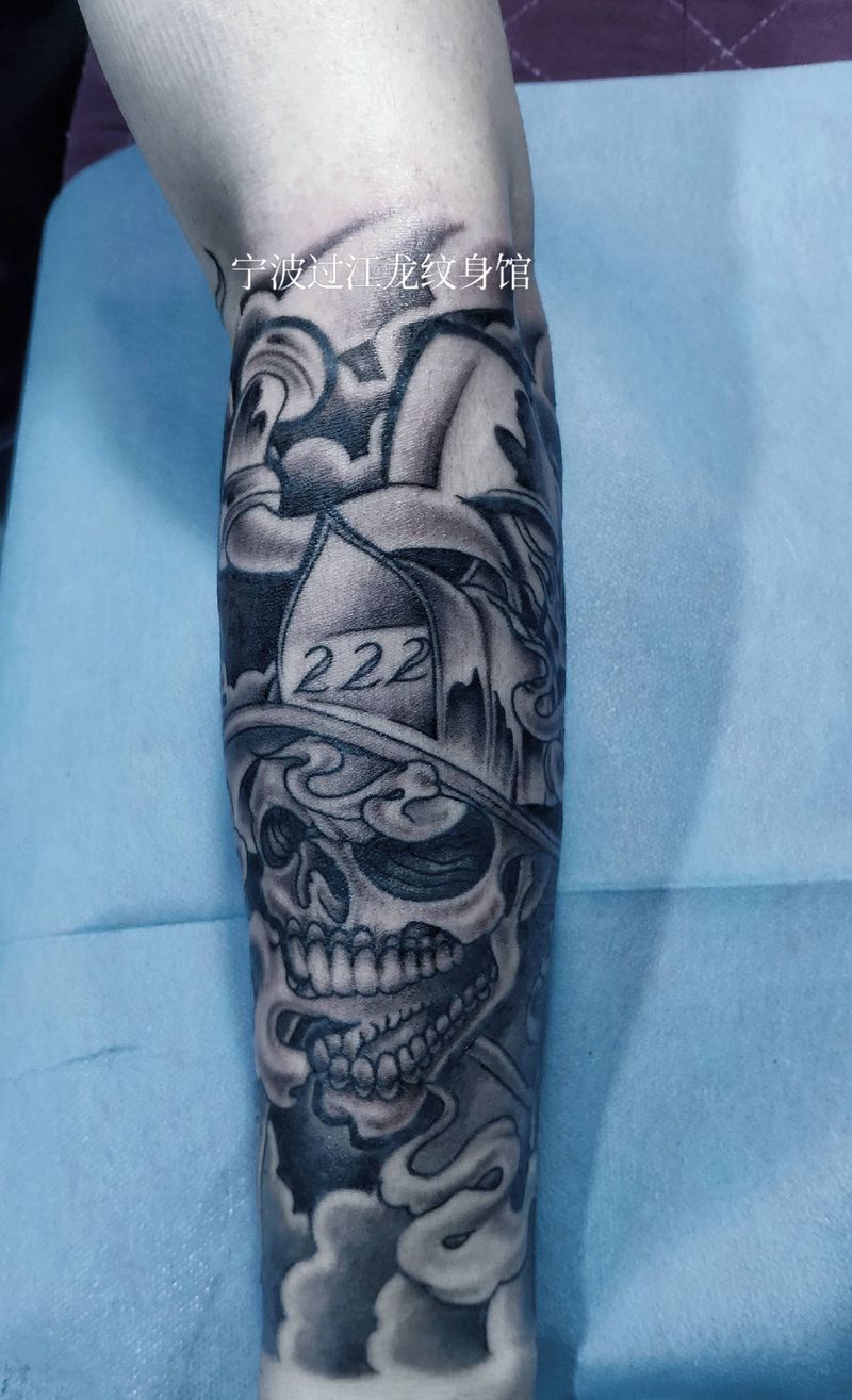 枯骨纹身图片_手臂欧美写实纹身图案