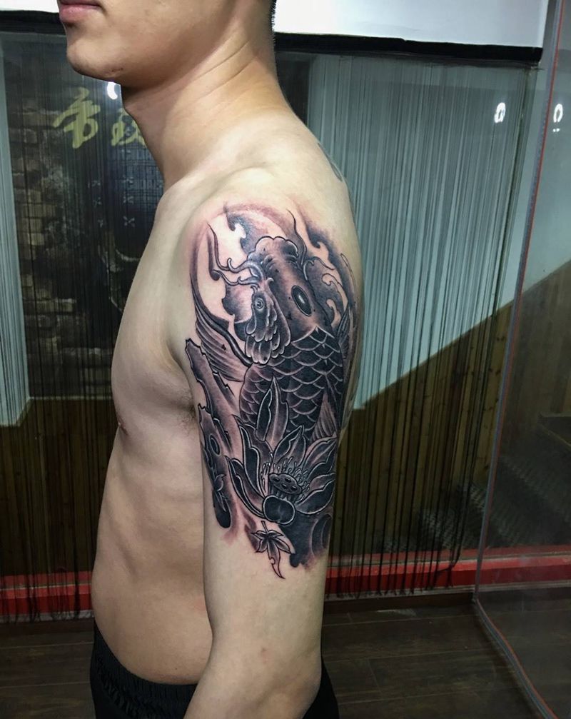 大臂招财鲤鱼纹身图片