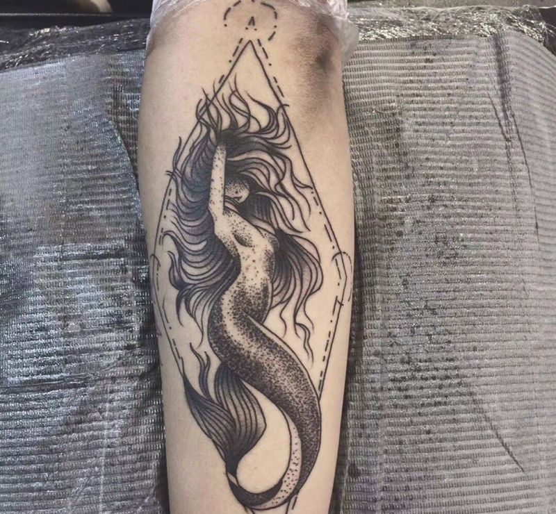 点刺风格  美人鱼纹身图片