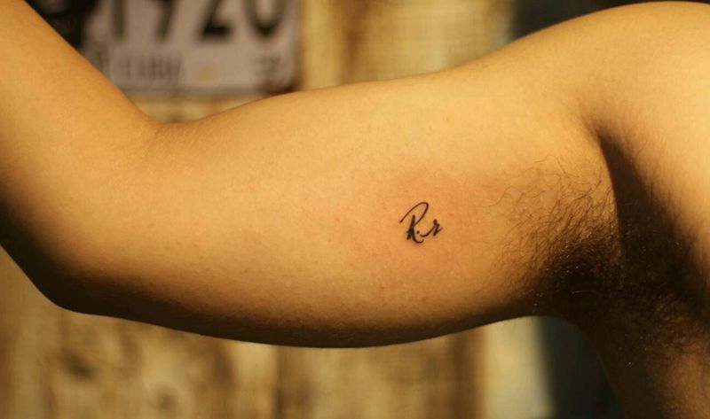 小小字母纹身图片_手臂清新字符图腾成品纹身图案