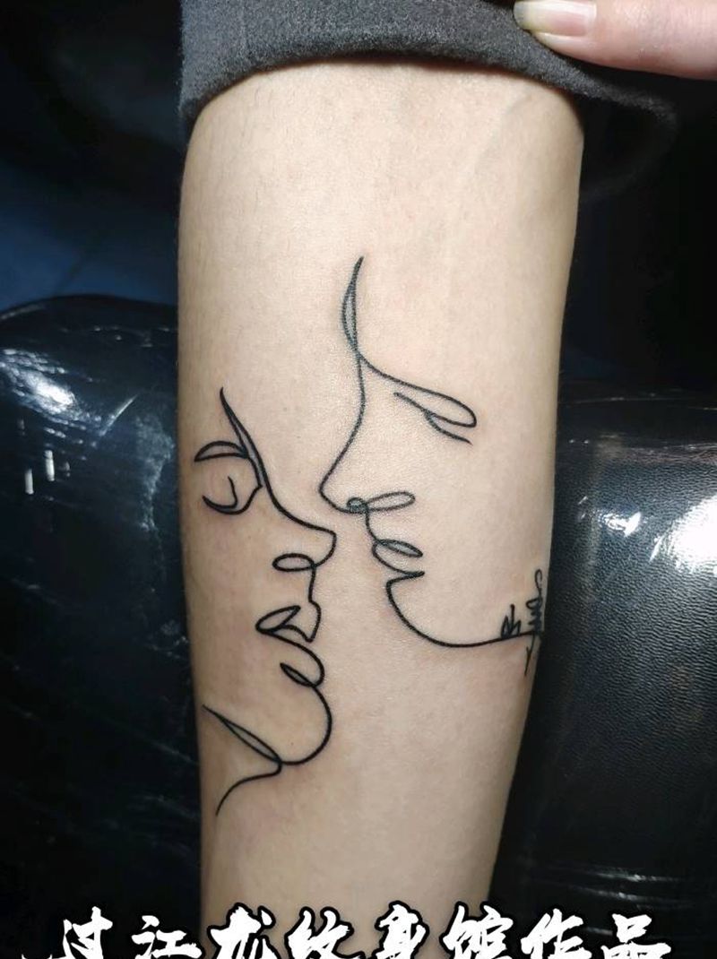 抽象线条人物纹身图片_手臂几何纹身图案