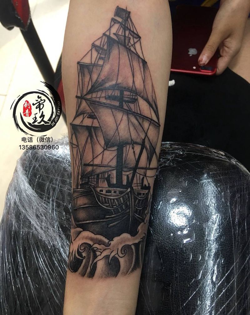 小臂帆船纹身图片